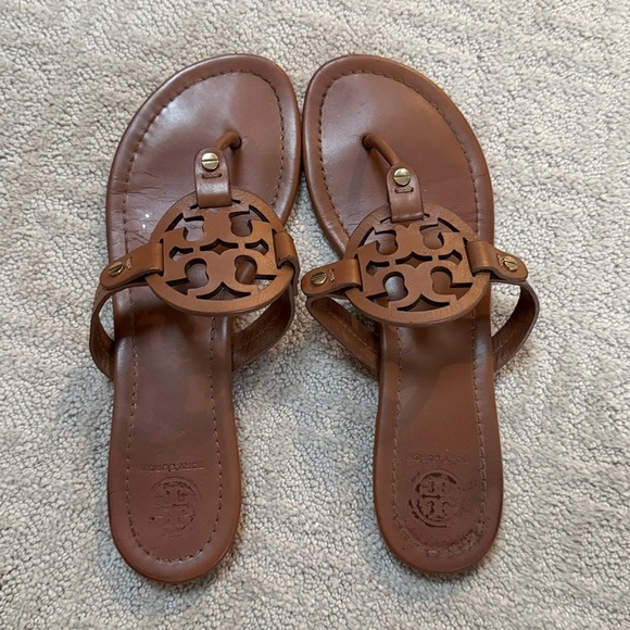 ✨ MILLER PATENT LEATHER SANDAL Size 8.5 Perfect Tan - Picture 2 of 4